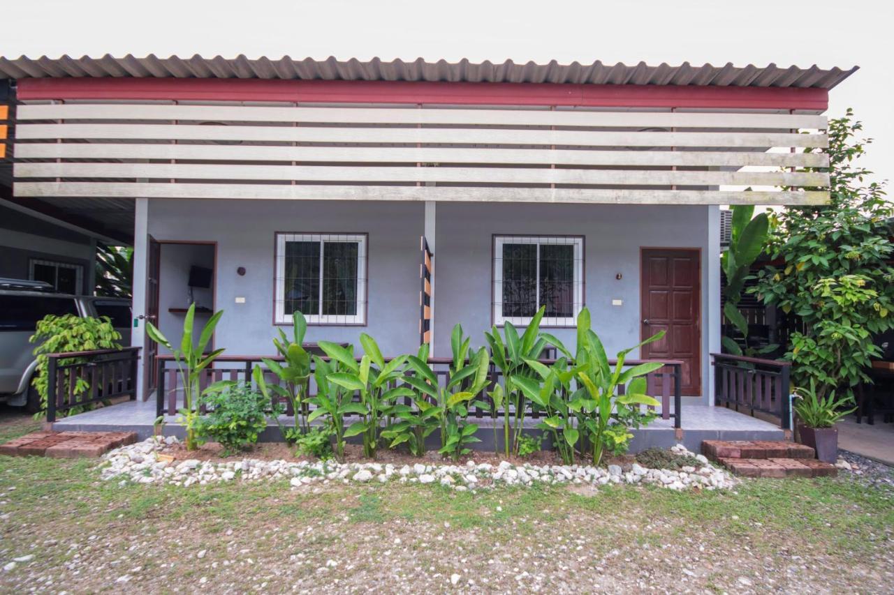 Oyo 75312 Banana Lodge Khao Lak Exterior foto